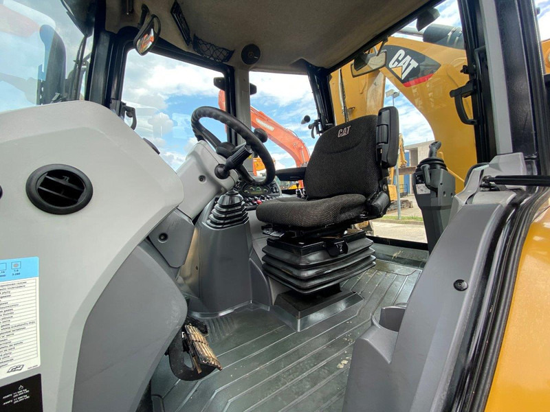 Caterpillar 432F2 NVT - Kotrórakodó: 3 kép. Caterpillar 432F2 NVT - Kotrórakodó: 3 kép.