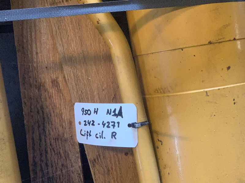 Caterpillar 950H Lifting cylinder OEM 2424272 - Hidraulika: 5 kép. Caterpillar 950H Lifting cylinder OEM 2424272 - Hidraulika: 5 kép.