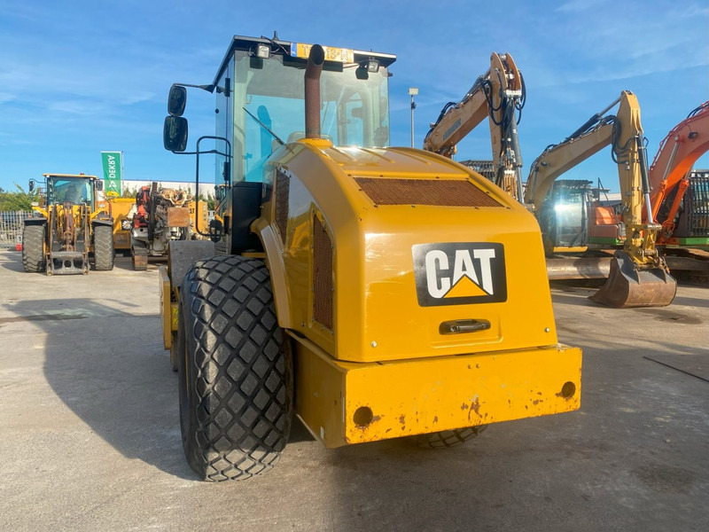 Caterpillar CS64B NVT - Henger: 3 kép. Caterpillar CS64B NVT - Henger: 3 kép.