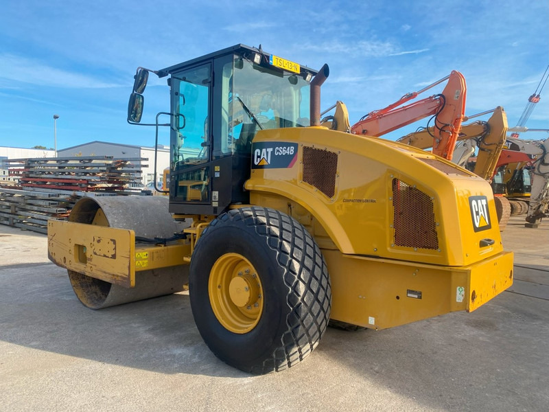 Caterpillar CS64B NVT - Henger: 1 kép. Caterpillar CS64B NVT - Henger: 1 kép.