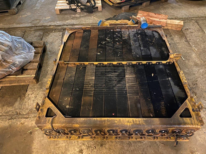 Caterpillar D11 Radiator GP 1569846 - Radiátor: 1 kép. Caterpillar D11 Radiator GP 1569846 - Radiátor: 1 kép.