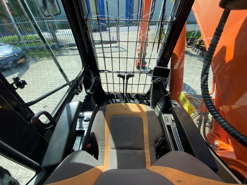 Doosan DX 255 LC NVT - Lánctalpas kotró: 5 kép. Doosan DX 255 LC NVT - Lánctalpas kotró: 5 kép.