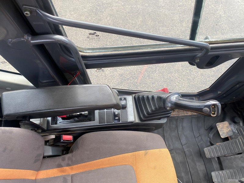 Doosan DX 255 LC NVT - Lánctalpas kotró: 5 kép. Doosan DX 255 LC NVT - Lánctalpas kotró: 5 kép.