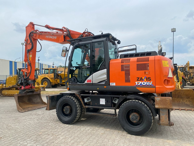 Hitachi ZX170W-6 NVT - Gumikerekes kotró: 2 kép. Hitachi ZX170W-6 NVT - Gumikerekes kotró: 2 kép.