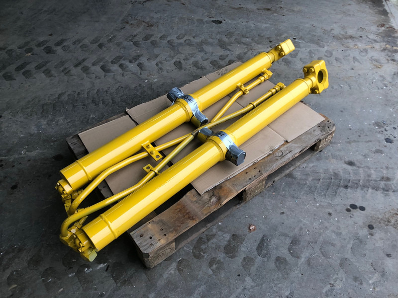Komatsu D65-15 EX/PX Blade Lift Cylinder OEM 707-02-X0220 - Hidraulika: 3 kép. Komatsu D65-15 EX/PX Blade Lift Cylinder OEM 707-02-X0220 - Hidraulika: 3 kép.