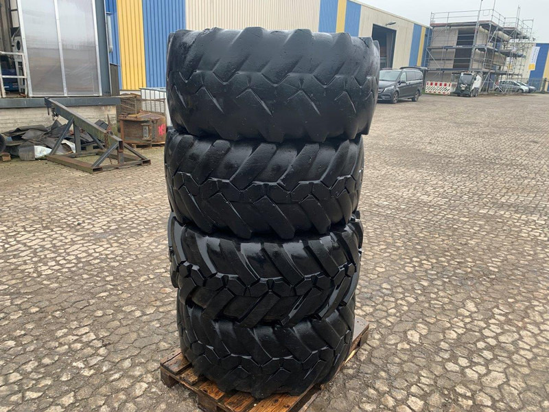 Michelin XF - Gumiabroncs: 2 kép. Michelin XF - Gumiabroncs: 2 kép.