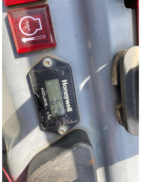 Takeuchi TB210R NVT - Minikotró: 4 kép. Takeuchi TB210R NVT - Minikotró: 4 kép.