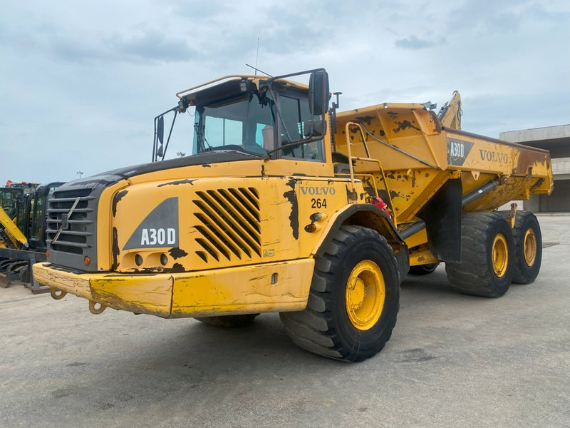Volvo A 30 D 6x6 dumper articulated hauler - Dömper: 2 kép. Volvo A 30 D 6x6 dumper articulated hauler - Dömper: 2 kép.