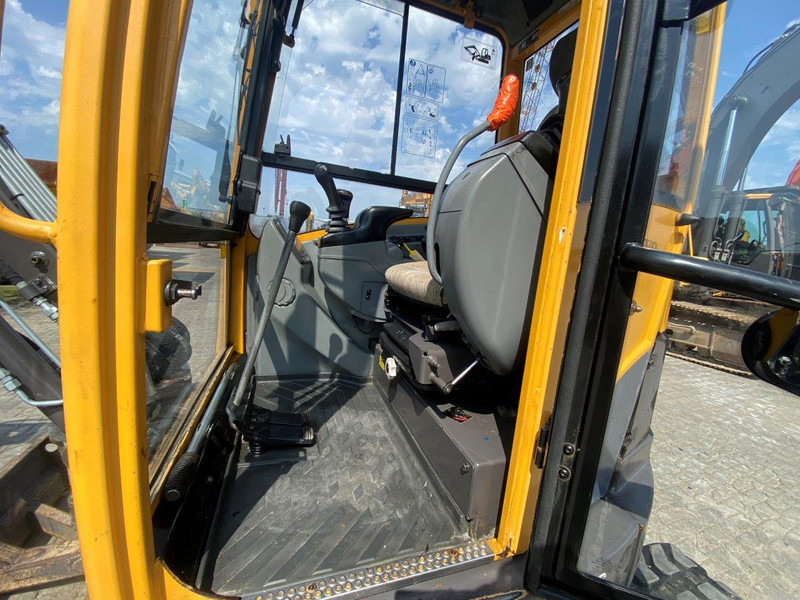 Volvo ECR38 NVT - Minikotró: 3 kép. Volvo ECR38 NVT - Minikotró: 3 kép.