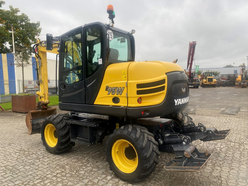 Yanmar B95w NVT - Gumikerekes kotró: 2 kép. Yanmar B95w NVT - Gumikerekes kotró: 2 kép.