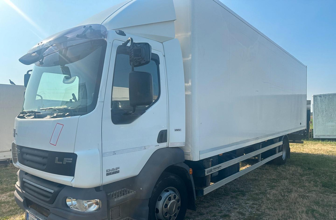 DAF LF 55.220 FURGONE 8 MT. - Dobozos felépítményű teherautó: 1 kép. DAF LF 55.220 FURGONE 8 MT. - Dobozos felépítményű teherautó: 1 kép.