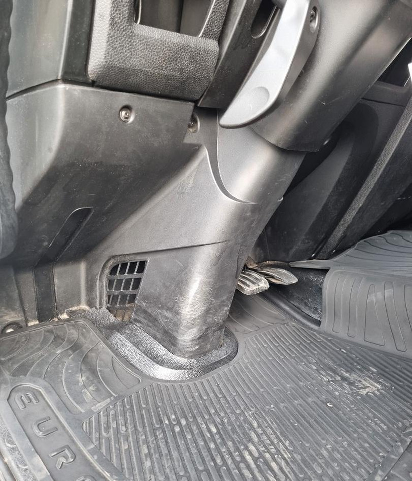 Ponyvás teherautó Iveco 120e25p centin asponda euro 6: 9 kép.