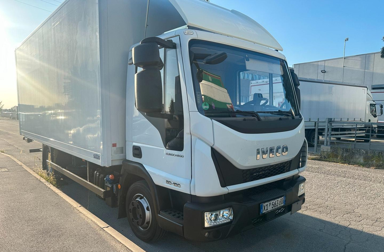 Iveco 80E19 P euro 6 furgone sponda - Dobozos felépítményű teherautó: 1 kép. Iveco 80E19 P euro 6 furgone sponda - Dobozos felépítményű teherautó: 1 kép.