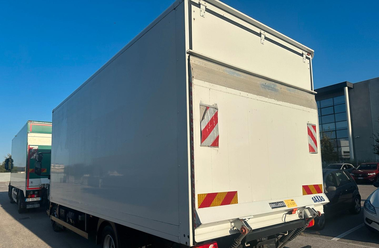 Iveco 80E19 P euro 6 furgone sponda - Dobozos felépítményű teherautó: 3 kép. Iveco 80E19 P euro 6 furgone sponda - Dobozos felépítményű teherautó: 3 kép.