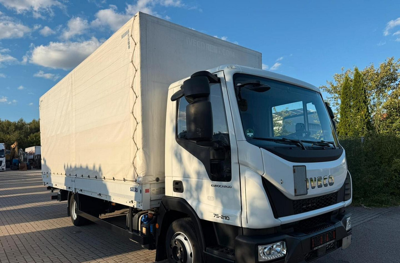 Iveco - Ponyvás teherautó: 1 kép. Iveco - Ponyvás teherautó: 1 kép.