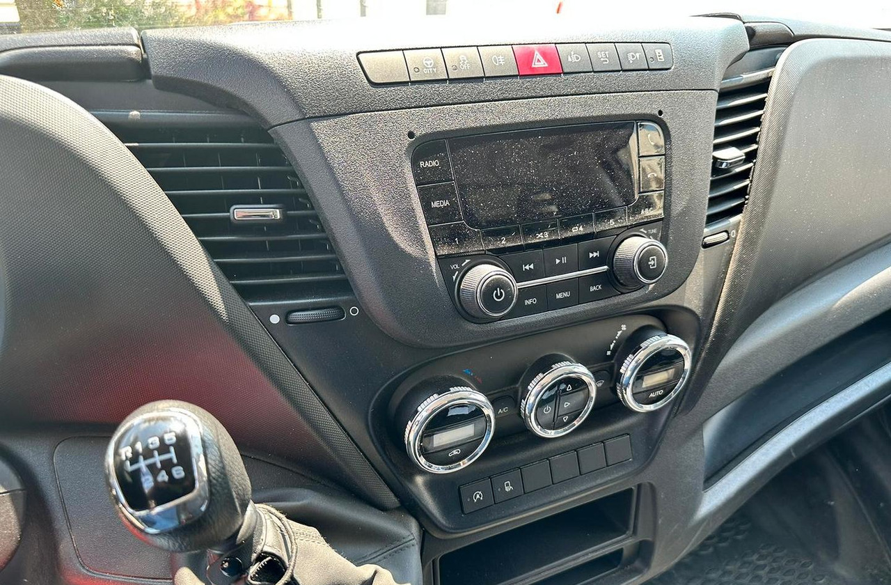 Iveco daily 35c16 euro 6 furgone e sponda - Dobozos kisteherautó: 5 kép. Iveco daily 35c16 euro 6 furgone e sponda - Dobozos kisteherautó: 5 kép.