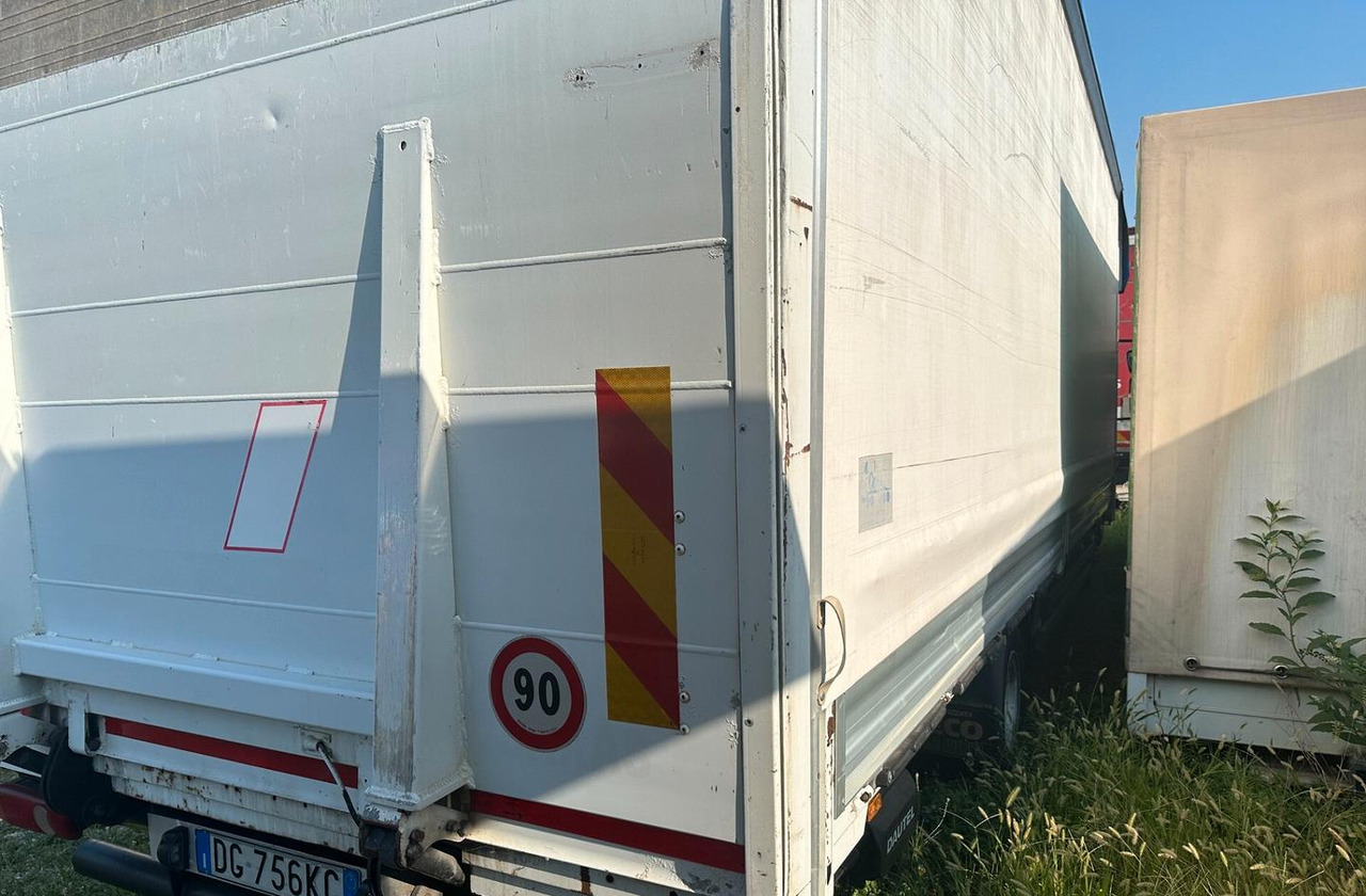 Renault MIDLUM 215.10 - Ponyvás teherautó: 4 kép. Renault MIDLUM 215.10 - Ponyvás teherautó: 4 kép.