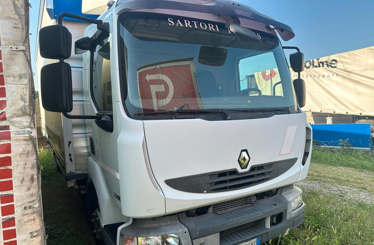 Renault MIDLUM 215.10 - Ponyvás teherautó: 2 kép. Renault MIDLUM 215.10 - Ponyvás teherautó: 2 kép.