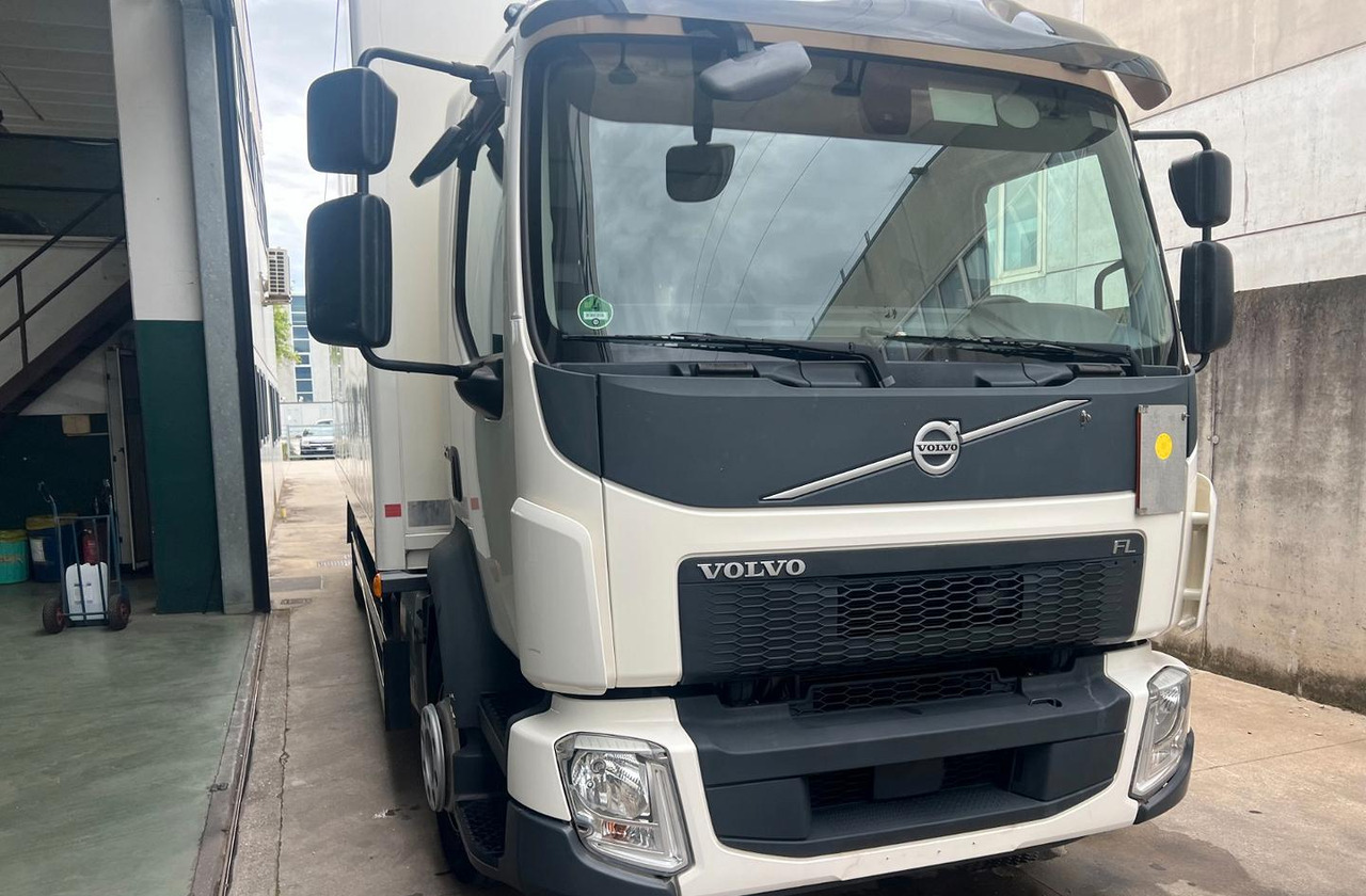 VOLVO FL 250 euro 6 sponda - Dobozos felépítményű teherautó: 2 kép. VOLVO FL 250 euro 6 sponda - Dobozos felépítményű teherautó: 2 kép.
