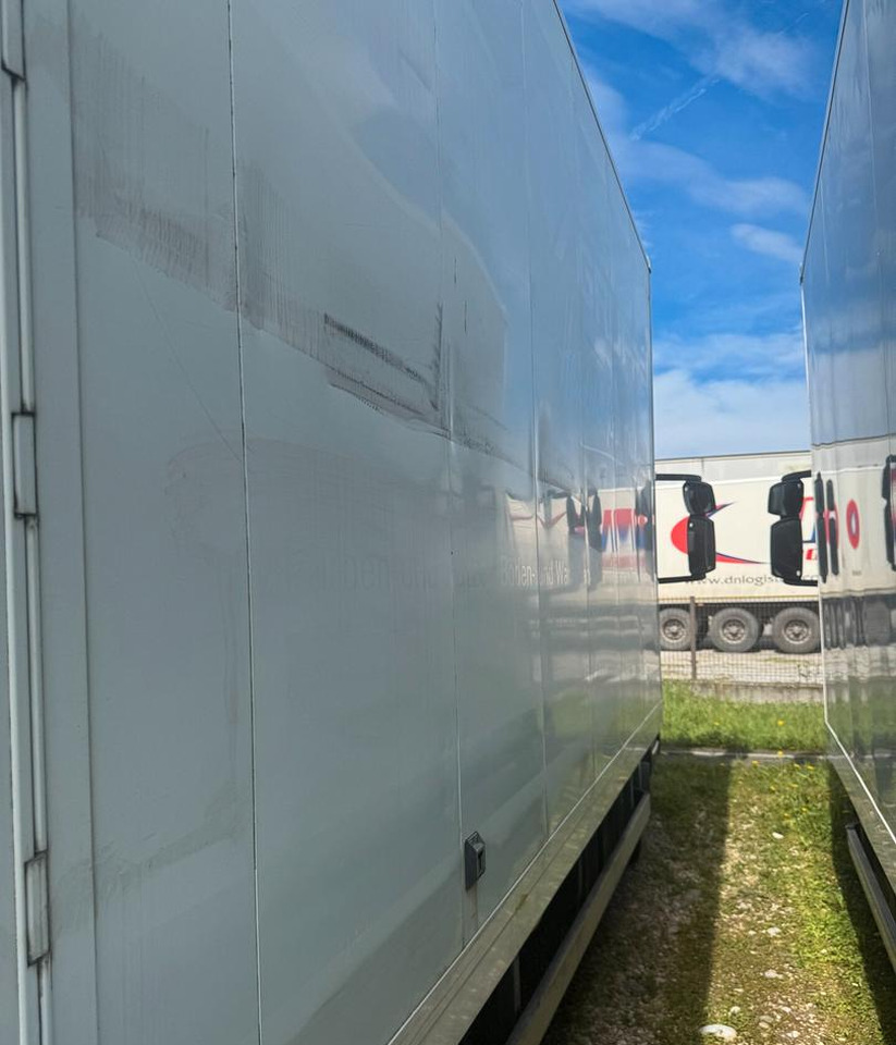 Iveco 75e190 - Dobozos felépítményű teherautó: 3 kép. Iveco 75e190 - Dobozos felépítményű teherautó: 3 kép.