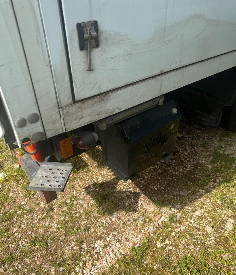Iveco 75e190 - Dobozos felépítményű teherautó: 2 kép. Iveco 75e190 - Dobozos felépítményű teherautó: 2 kép.