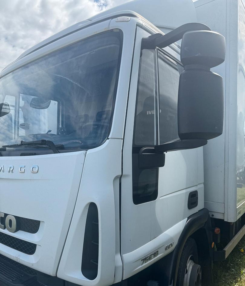 Iveco 75e190 - Dobozos felépítményű teherautó: 4 kép. Iveco 75e190 - Dobozos felépítményű teherautó: 4 kép.