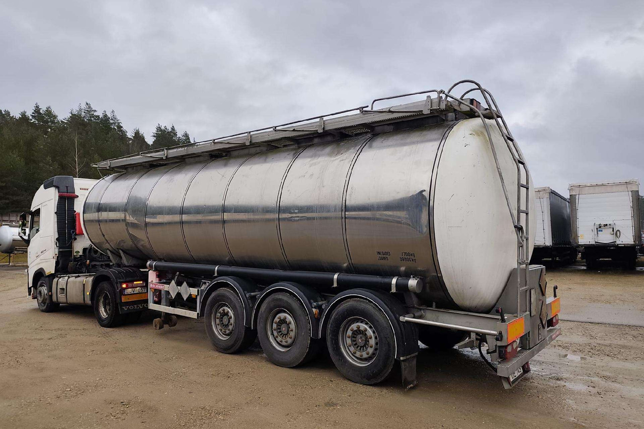 -Kita- - Tartályos félpótkocsi: 2 kép. -Kita- - Tartályos félpótkocsi: 2 kép.