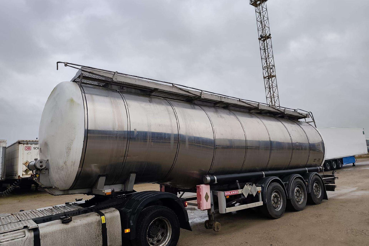 -Kita- - Tartályos félpótkocsi: 3 kép. -Kita- - Tartályos félpótkocsi: 3 kép.