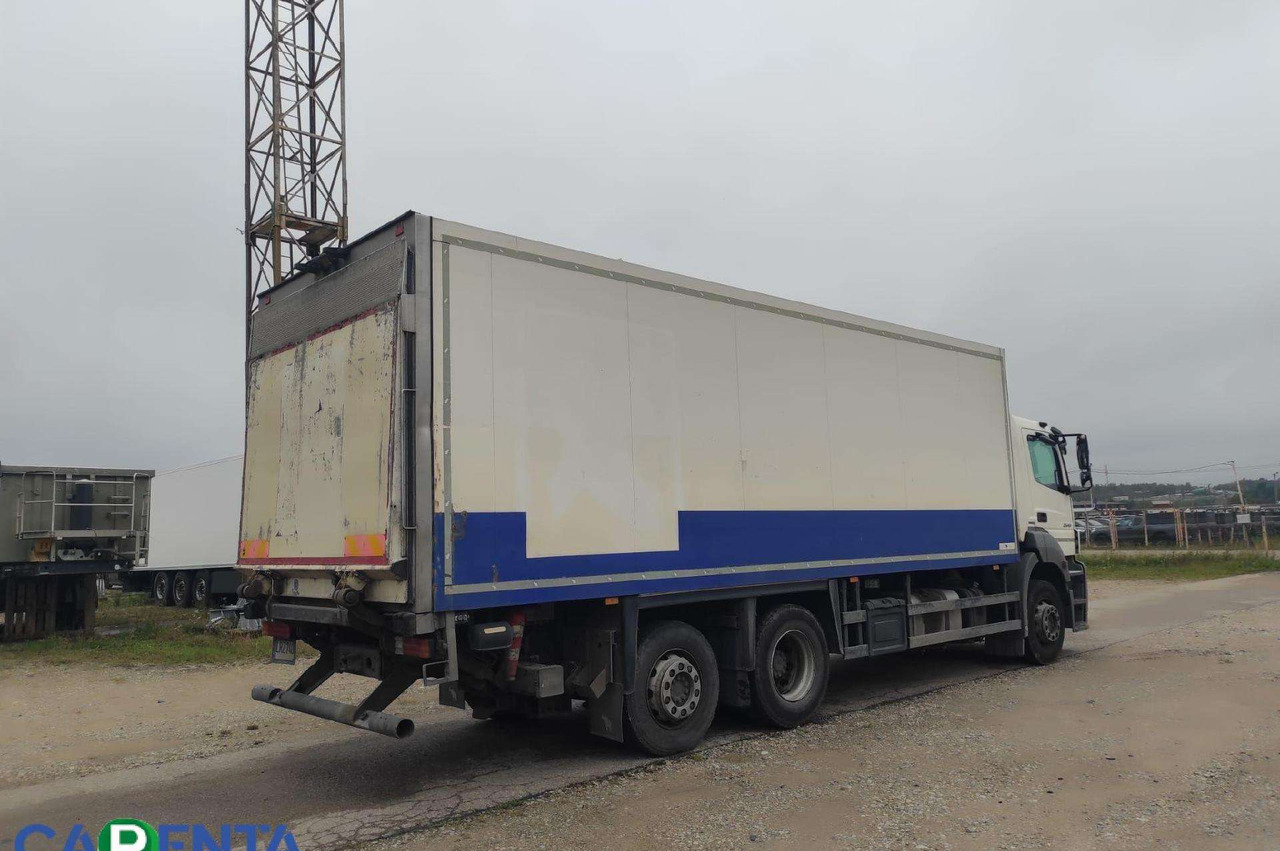 Mercedes-Benz AXOR 940.20 - Hűtős teherautó: 4 kép. Mercedes-Benz AXOR 940.20 - Hűtős teherautó: 4 kép.