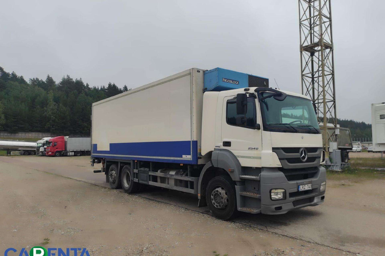 Mercedes-Benz AXOR 940.20 - Hűtős teherautó: 2 kép. Mercedes-Benz AXOR 940.20 - Hűtős teherautó: 2 kép.
