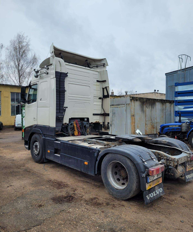 Volvo FH13 440AG - Nyergesvontató: 3 kép. Volvo FH13 440AG - Nyergesvontató: 3 kép.