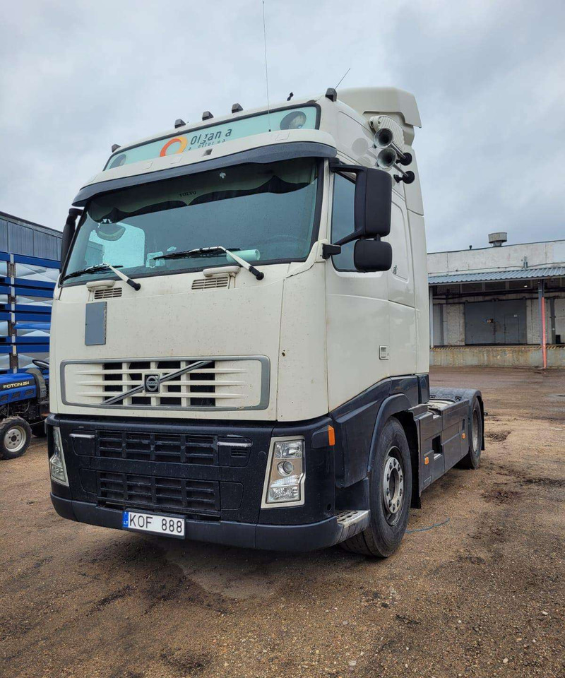 Volvo FH13 440AG - Nyergesvontató: 1 kép. Volvo FH13 440AG - Nyergesvontató: 1 kép.