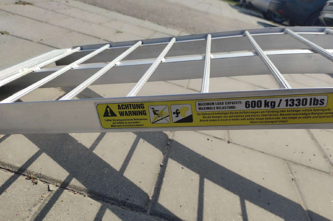 RAMPA - Rakodó rámpa: 3 kép. RAMPA - Rakodó rámpa: 3 kép.