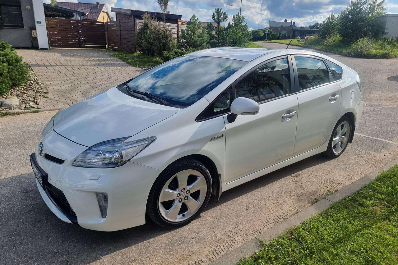 Toyota Corolla - Szedán: 5 kép. Toyota Corolla - Szedán: 5 kép.