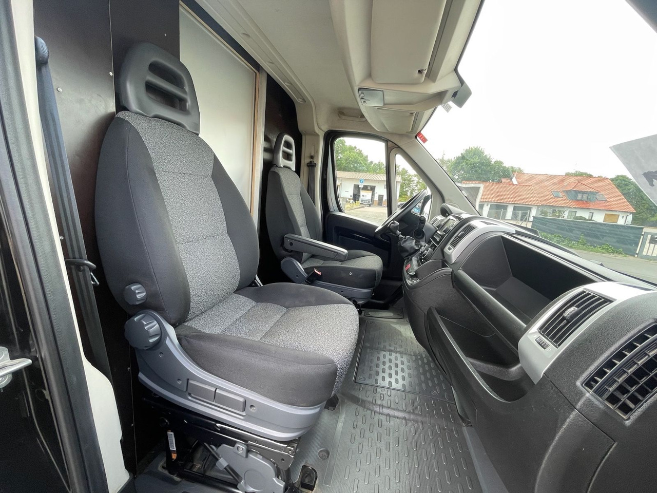 Kis furgon Fiat Ducato 33 140 L2H2 Kastenwagen/AC/EU6c: 15 kép.