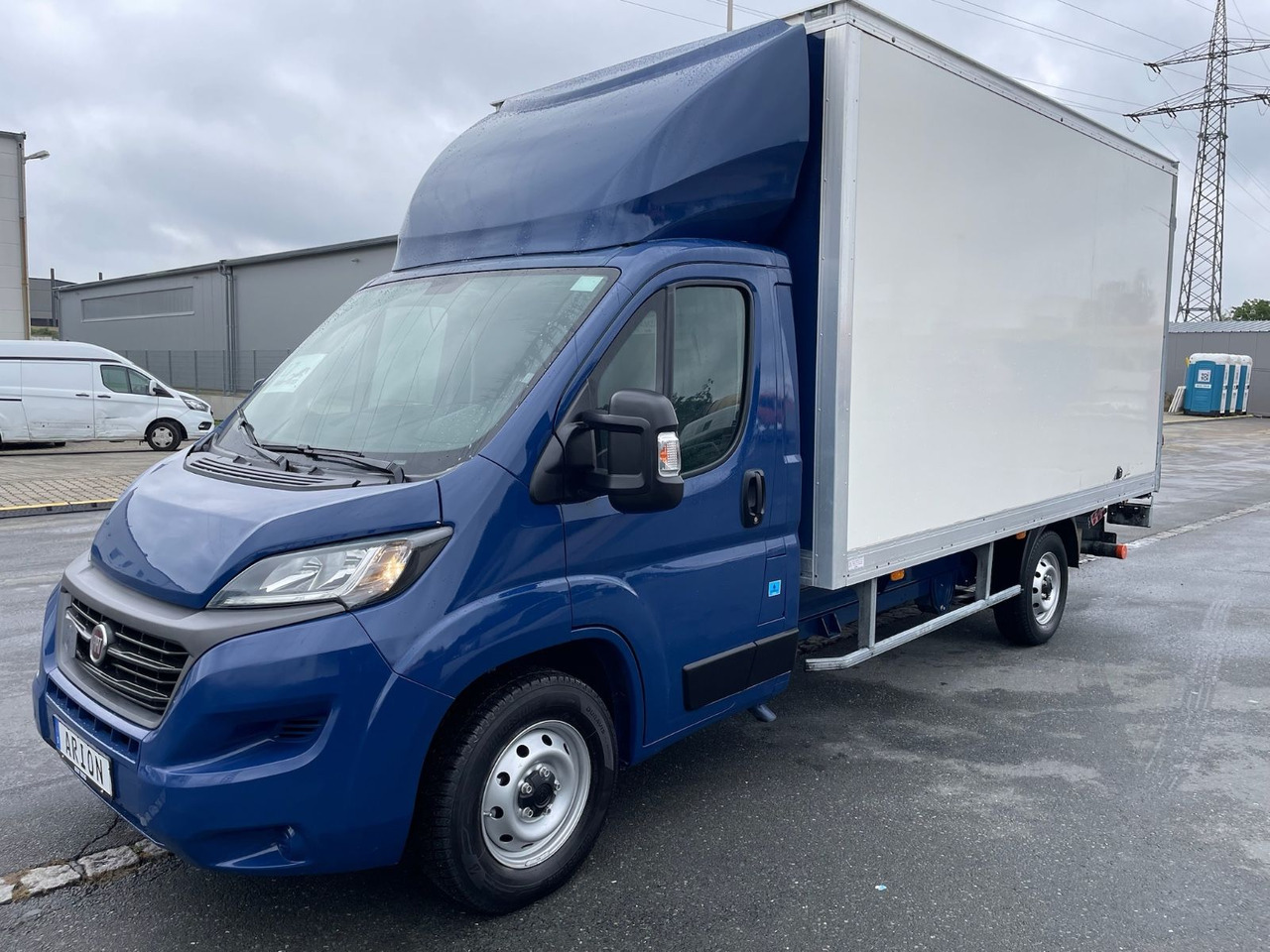 Fiat Ducato Maxi 35 L4H2 Koffer/LBW/AC/NAV/CAM/EU6d - Dobozos kisteherautó: 3 kép. Fiat Ducato Maxi 35 L4H2 Koffer/LBW/AC/NAV/CAM/EU6d - Dobozos kisteherautó: 3 kép.