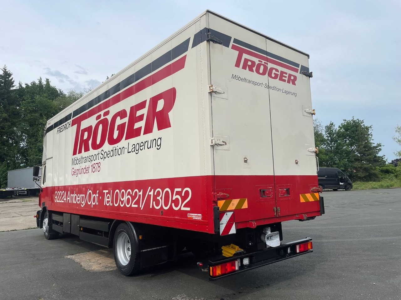 MAN 18.264 M40 Wohnmobil/4xBett/AC/Standheizung/EU2 - Dobozos felépítményű teherautó: 4 kép. MAN 18.264 M40 Wohnmobil/4xBett/AC/Standheizung/EU2 - Dobozos felépítményű teherautó: 4 kép.