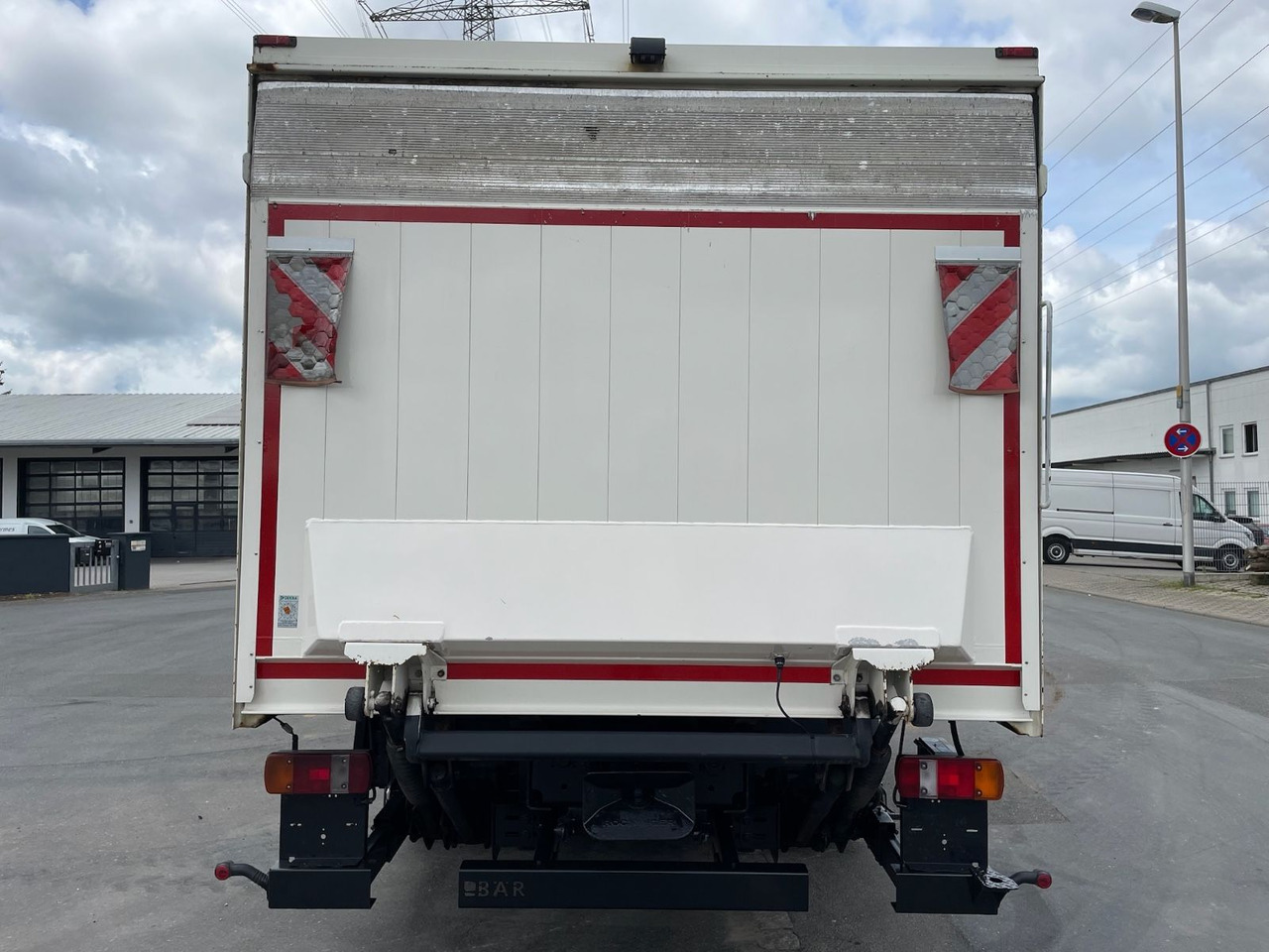 MAN TGS 18.320 4x2 LL Getränkewagen/GEIDOBLER/AC/LBW - Italszállító teherautó: 5 kép. MAN TGS 18.320 4x2 LL Getränkewagen/GEIDOBLER/AC/LBW - Italszállító teherautó: 5 kép.