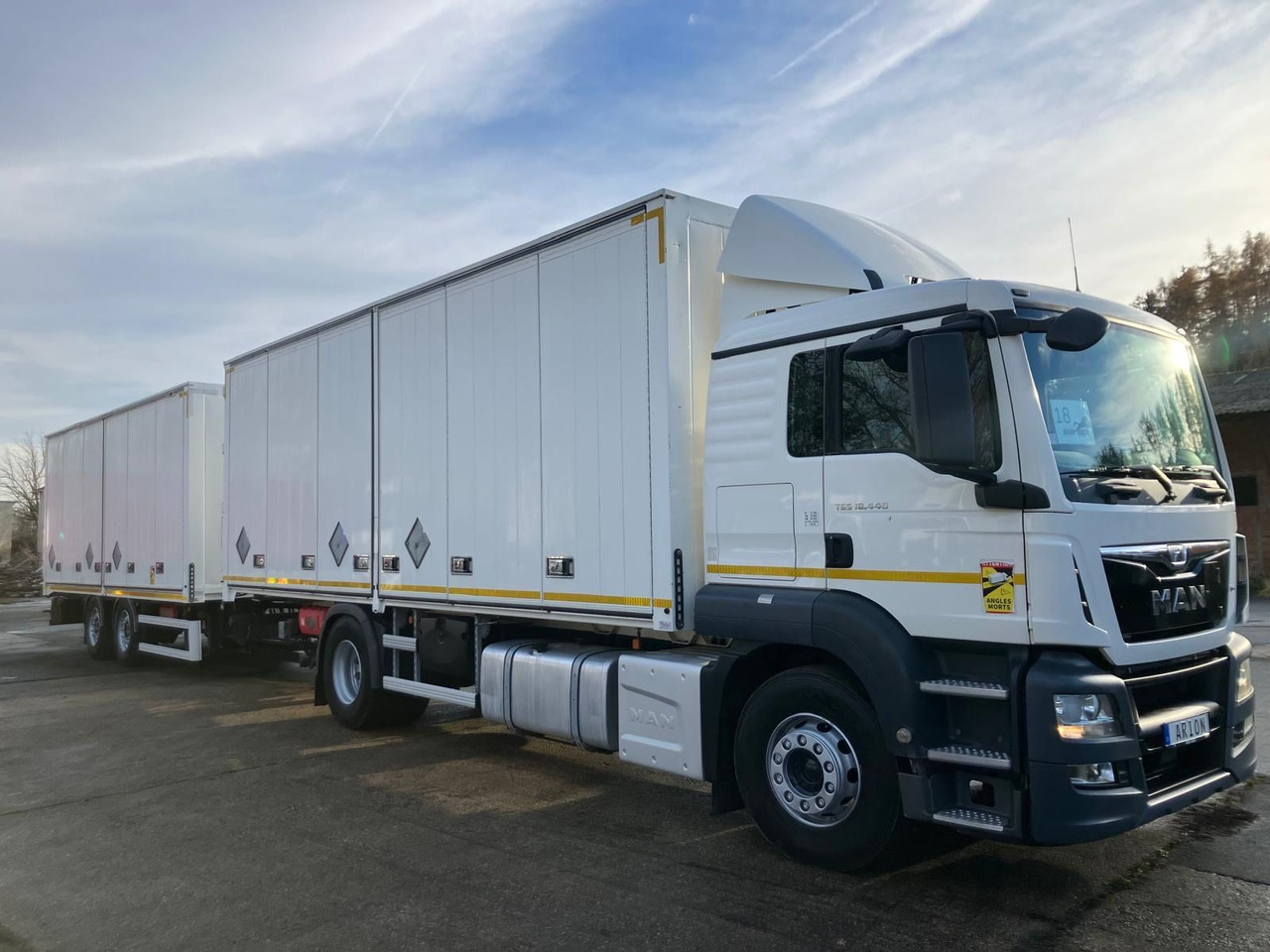 MAN TGS 18.440 4x2 Kofferzug/FULLADR/EXIII/Pritarder - Dobozos felépítményű teherautó: 1 kép. MAN TGS 18.440 4x2 Kofferzug/FULLADR/EXIII/Pritarder - Dobozos felépítményű teherautó: 1 kép.