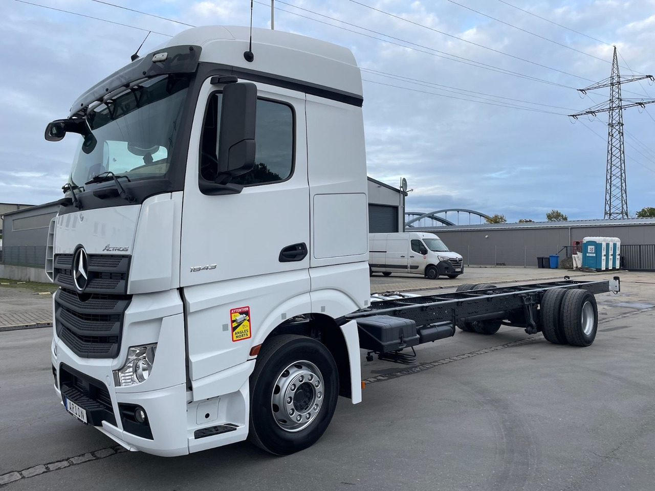 Mercedes-Benz Actros 4 1843 4x2 Fahrgestell/StandAC/ACC/EU6 - Alvaz teherautó: 3 kép. Mercedes-Benz Actros 4 1843 4x2 Fahrgestell/StandAC/ACC/EU6 - Alvaz teherautó: 3 kép.