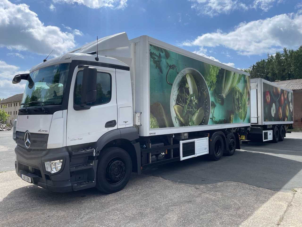 Mercedes-Benz Antos 2543 6x2 Kühlkoffer/CARRIER/KERSCHER/NLA - Hűtős teherautó: 2 kép. Mercedes-Benz Antos 2543 6x2 Kühlkoffer/CARRIER/KERSCHER/NLA - Hűtős teherautó: 2 kép.