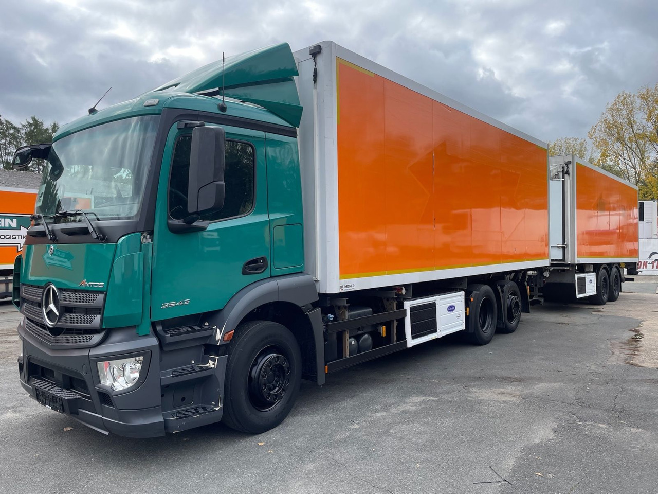 Mercedes-Benz Antos 2543 6x2 Kühlkoffer/CARRIER/NLA/LBW/AC/EU6 - Hűtős teherautó: 3 kép. Mercedes-Benz Antos 2543 6x2 Kühlkoffer/CARRIER/NLA/LBW/AC/EU6 - Hűtős teherautó: 3 kép.