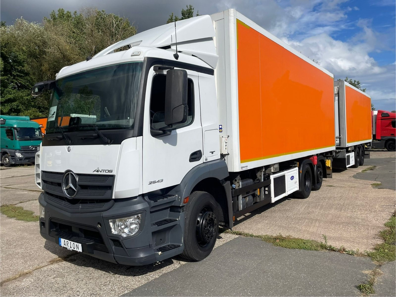 Mercedes-Benz Antos 2543 6x2 Kühlkoffer/CARRIER/NLA/LBW/AC/EU6 - Hűtős teherautó: 3 kép. Mercedes-Benz Antos 2543 6x2 Kühlkoffer/CARRIER/NLA/LBW/AC/EU6 - Hűtős teherautó: 3 kép.