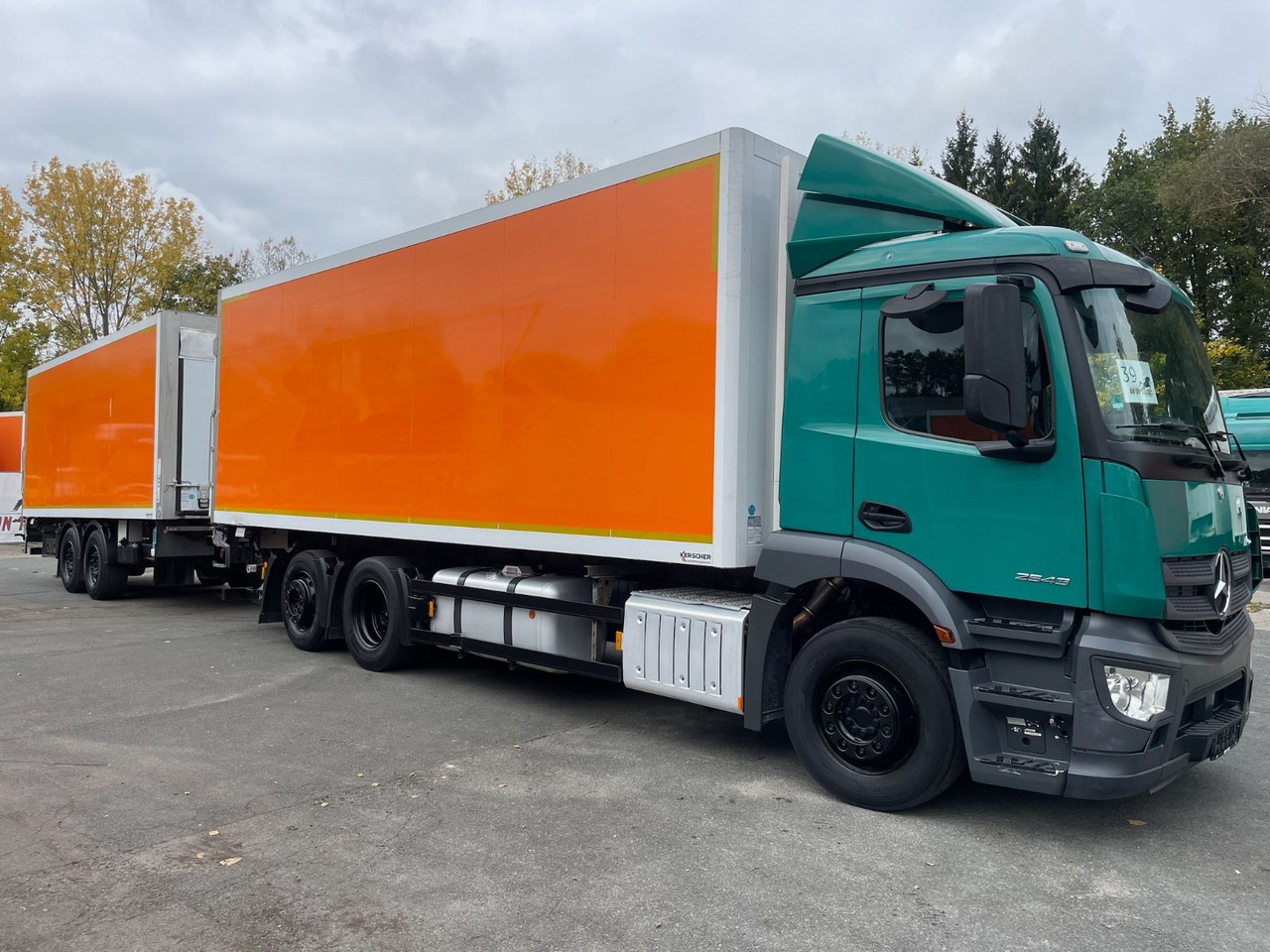Mercedes-Benz Antos 2543 6x2 Kühlkoffer/CARRIER/NLA/LBW/AC/EU6 - Hűtős teherautó: 1 kép. Mercedes-Benz Antos 2543 6x2 Kühlkoffer/CARRIER/NLA/LBW/AC/EU6 - Hűtős teherautó: 1 kép.