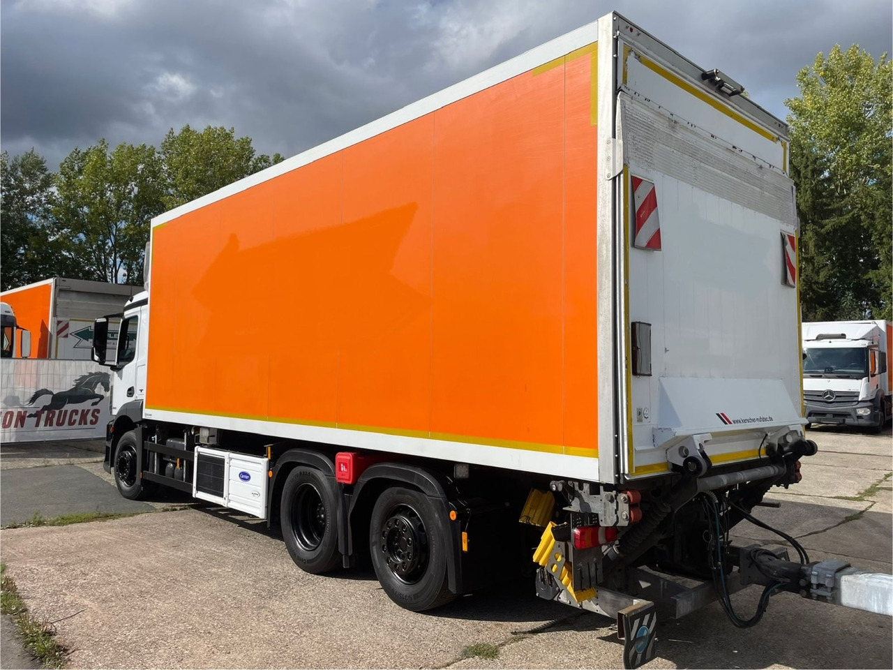Mercedes-Benz Antos 2543 6x2 Kühlkoffer/CARRIER/NLA/LBW/AC/EU6 - Hűtős teherautó: 4 kép. Mercedes-Benz Antos 2543 6x2 Kühlkoffer/CARRIER/NLA/LBW/AC/EU6 - Hűtős teherautó: 4 kép.