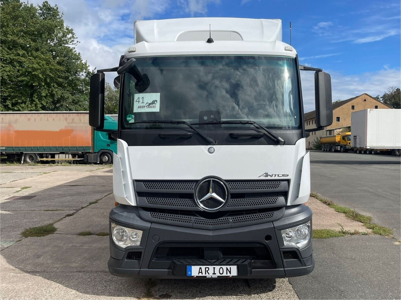 Mercedes-Benz Antos 2543 6x2 Kühlkoffer/CARRIER/NLA/LBW/AC/EU6 - Hűtős teherautó: 2 kép. Mercedes-Benz Antos 2543 6x2 Kühlkoffer/CARRIER/NLA/LBW/AC/EU6 - Hűtős teherautó: 2 kép.