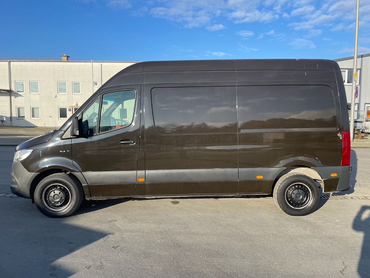 Mercedes-Benz eSprinter L2H2 Kastenwagen/UPS/47KW/AC/Kamera - Furgon, Elektromos kisteherautó: 4 kép. Mercedes-Benz eSprinter L2H2 Kastenwagen/UPS/47KW/AC/Kamera - Furgon, Elektromos kisteherautó: 4 kép.