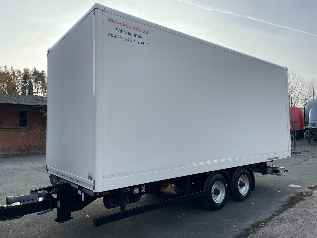 Möslein TKO 105 Tandem-Koffer/TÜV07/2026/Nutzlast-7150kg - Pótkocsi dobozos: 2 kép. Möslein TKO 105 Tandem-Koffer/TÜV07/2026/Nutzlast-7150kg - Pótkocsi dobozos: 2 kép.