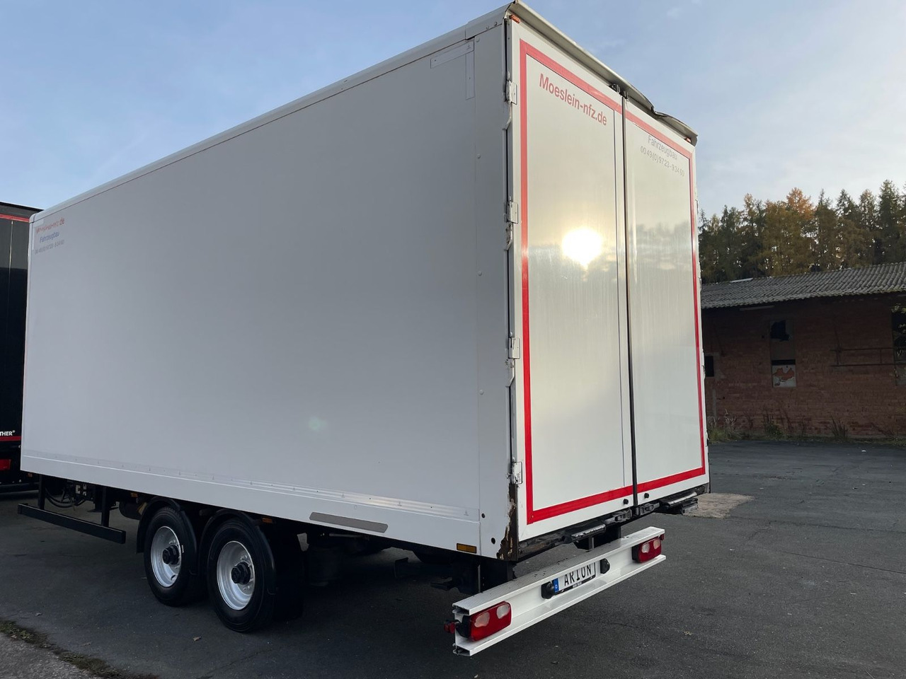 Möslein TKO 105 Tandem-Koffer/TÜV07/2026/Nutzlast-7150kg - Pótkocsi dobozos: 4 kép. Möslein TKO 105 Tandem-Koffer/TÜV07/2026/Nutzlast-7150kg - Pótkocsi dobozos: 4 kép.