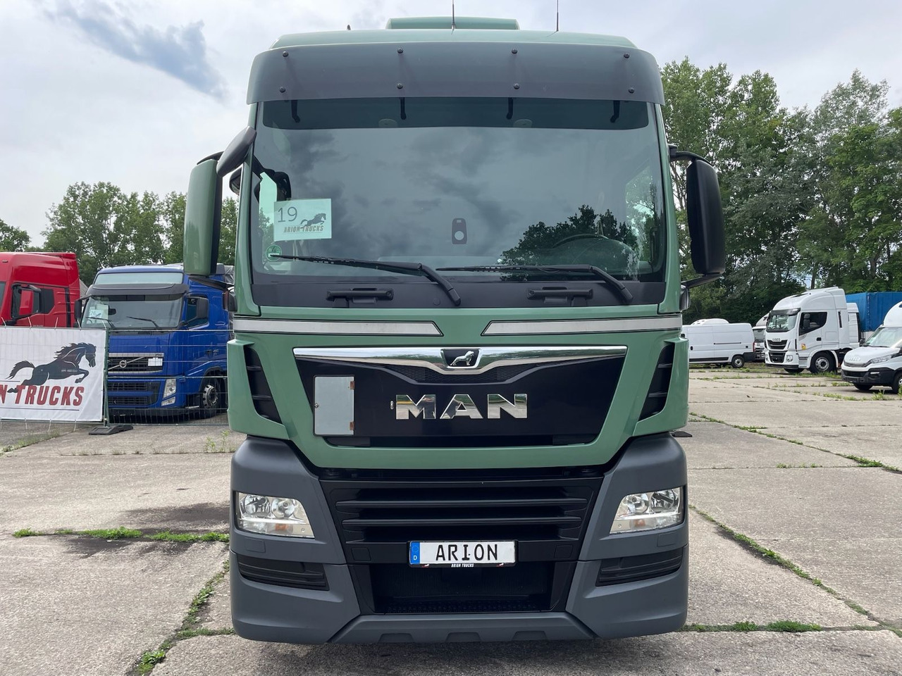 MAN TGX 18.460 4x2 LLS-U/ULTRA/Retarder/StandAC/EU6c - Nyergesvontató: 2 kép. MAN TGX 18.460 4x2 LLS-U/ULTRA/Retarder/StandAC/EU6c - Nyergesvontató: 2 kép.